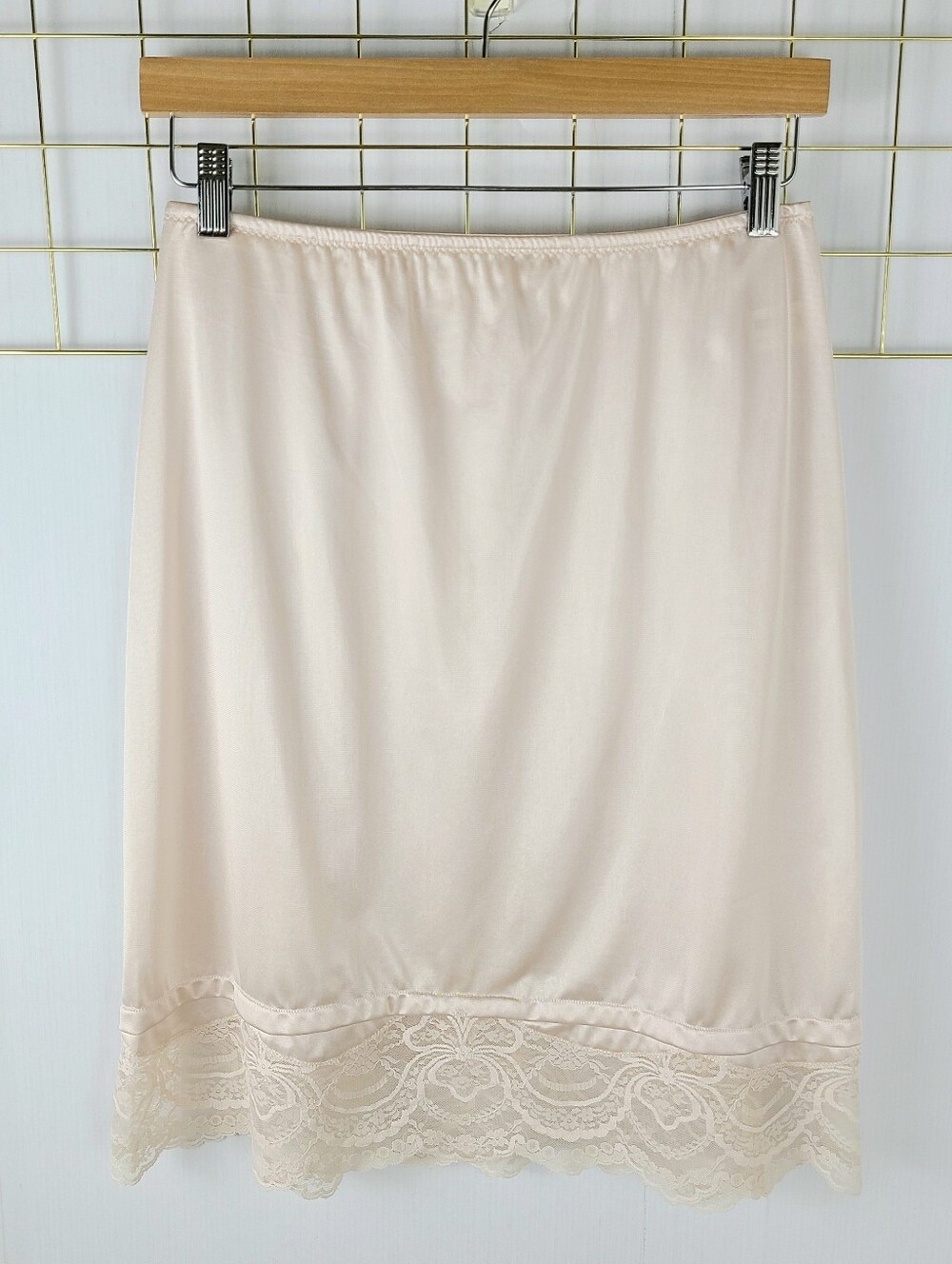 Formfit Rogers Lace Trim 70s Vintage Slip